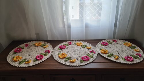 Caminho de Mesa em Crochê Jardim das Flores