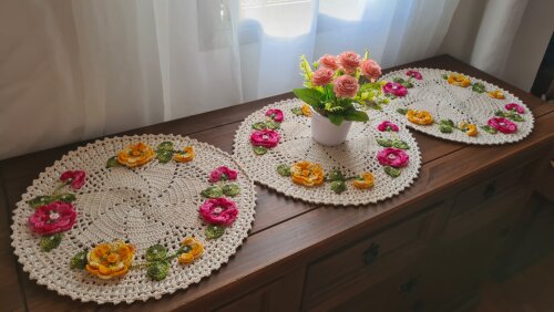 Caminho de Mesa em Crochê Jardim das Flores