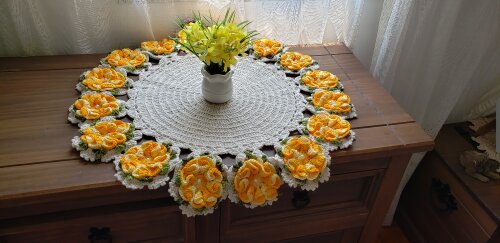 Centro de Mesa em Crochê Flores Amarelo Mesclado