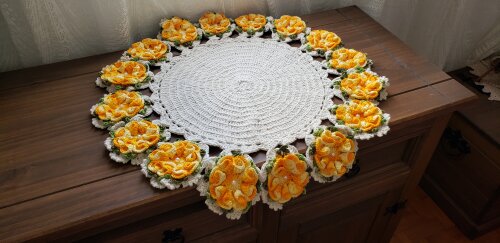 Centro de Mesa em Crochê Flores Amarelo Mesclado