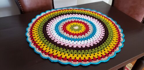 Centro de Mesa em Crochê Colorido (70 cm)