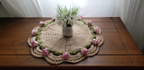 Centro de Mesa em Crochê Botões de Rosa