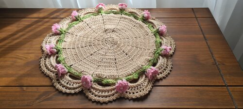 Centro de Mesa em Crochê Botões de Rosa