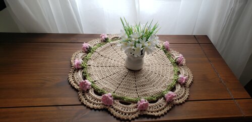 Centro de Mesa em Crochê Botões de Rosa