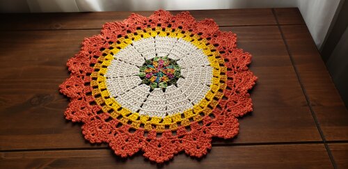 Centro de Mesa em Crochê Barrado Ferrugem (40 cm)