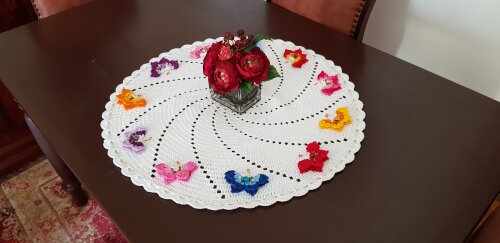 Centro de mesa em Crochê Dança das Borboletas