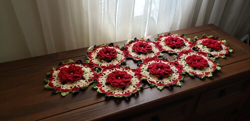 Caminho de Mesa em Crochê Jardim das Camélias