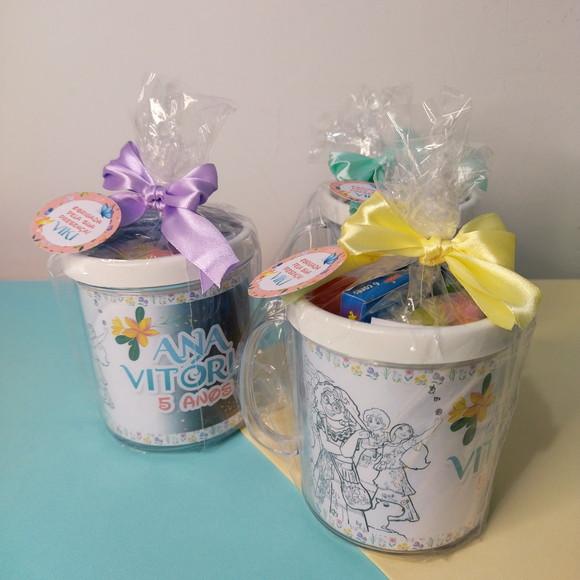 Caneca Diversão com Giz e Massinha Encanto