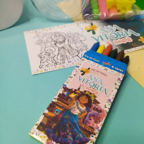 Caneca Diversão com Giz e Massinha Encanto