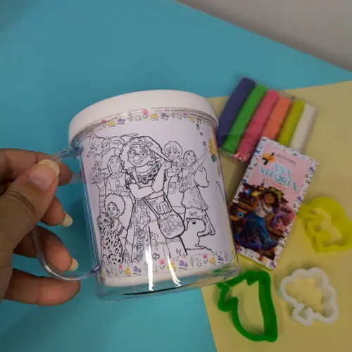 Caneca Diversão com Giz e Massinha Encanto