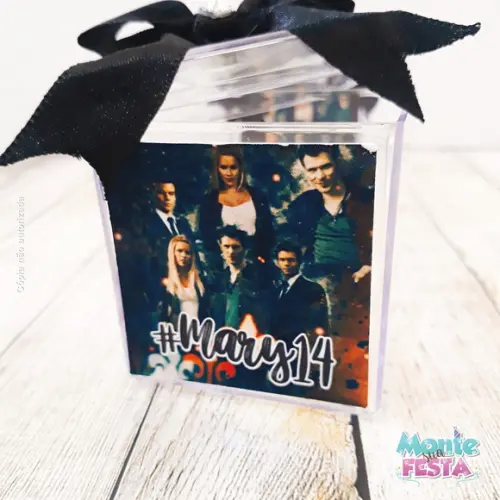 Caxinha arílica | The Originals