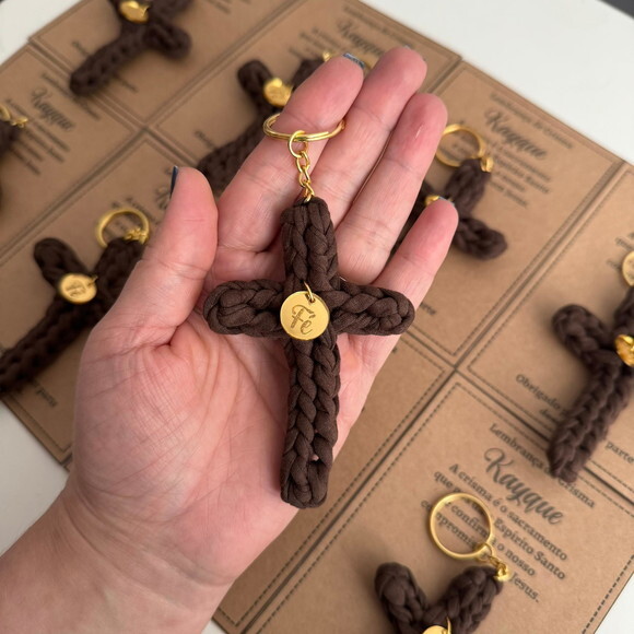 Lembranças Chaveiro Cruz em Fio de Malha