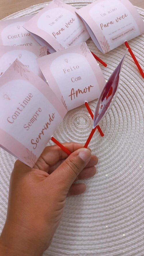 Kit com 100 Pirulitos Personalizados