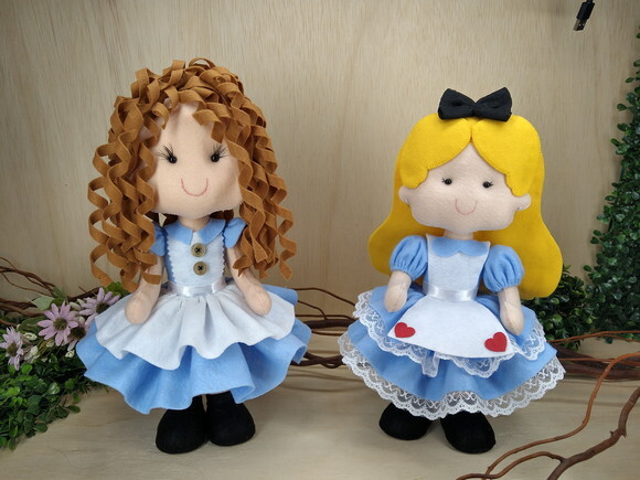 Alice no País das Maravilhas em Feltro - Personalizada
