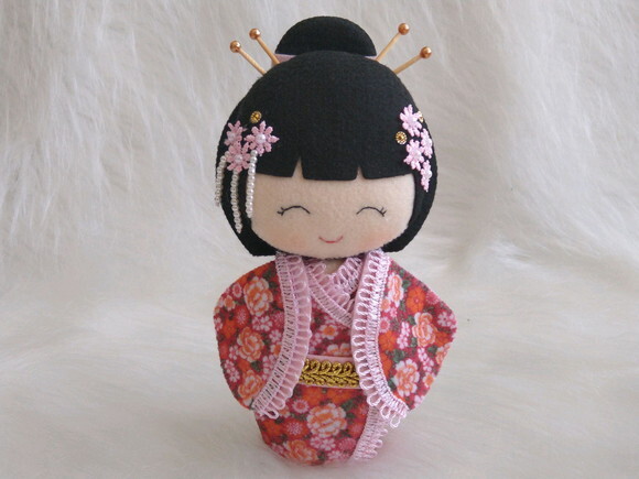 Boneca Kokeshi em em feltro