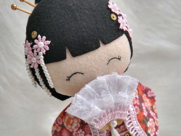 Boneca Kokeshi em em feltro