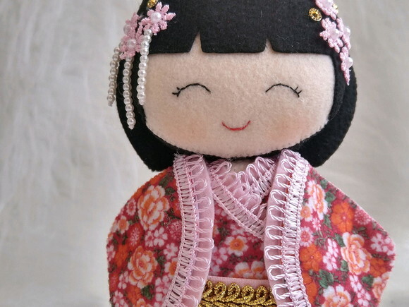 Boneca Kokeshi em em feltro