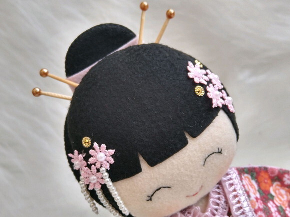 Boneca Kokeshi em em feltro