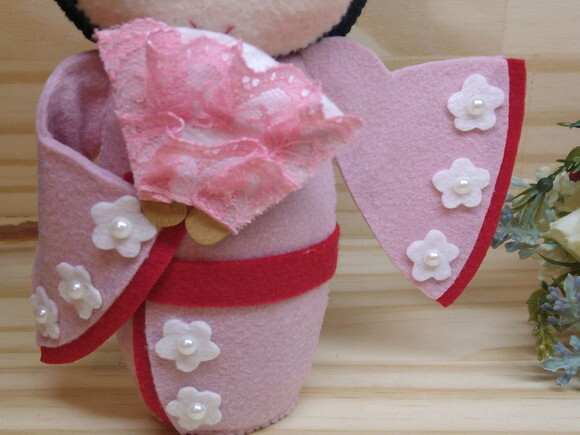 Boneca Kokeshi em feltro - 20 cm