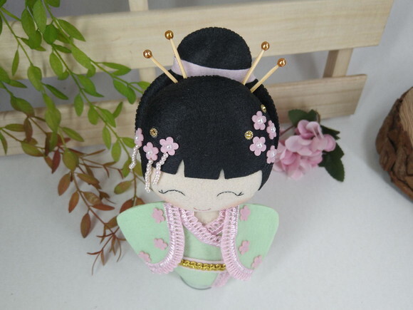 Boneca Kokeshi em Feltro - 20 Cm* Chamar Chat