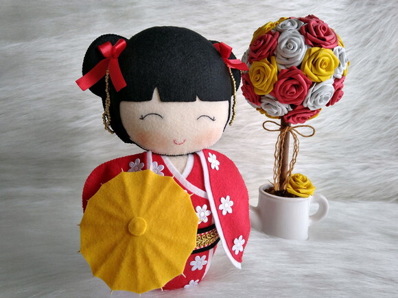 Boneca Kokeshi em Feltro - 28 cm + 20 cm