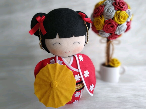 Boneca Kokeshi em Feltro - 28 cm + 20 cm
