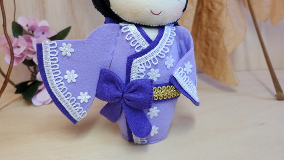 Boneca Kokeshi em Feltro 18 cm - Chamar Chat