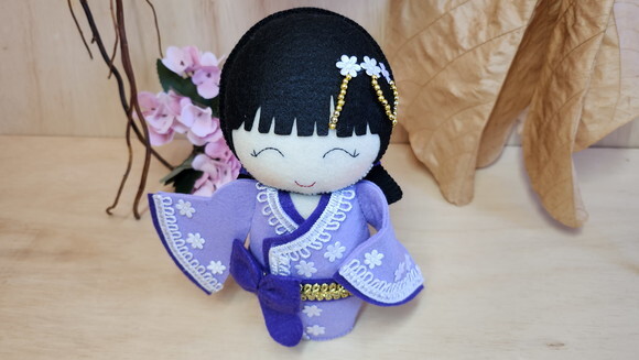Boneca Kokeshi em Feltro 18 cm - Chamar Chat