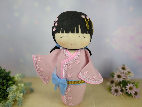 Boneca Kokeshi em Feltro 40 Cm* Chamar Chat