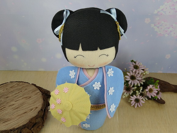Boneca Kokeshi em Feltro 40 Cm* Chamar Chat