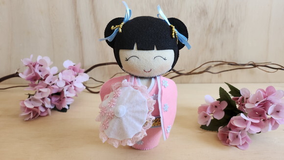 Boneca Kokeshi em Feltro 40 Cm* Chamar Chat