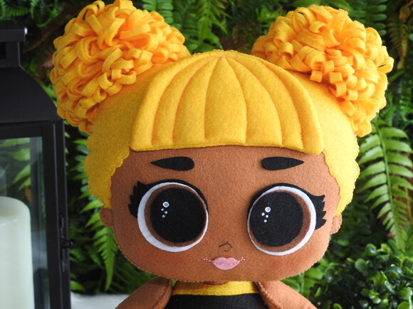Boneca LOL em feltro