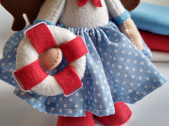 Boneca Menina Marinha de Feltro - Chamar Chat