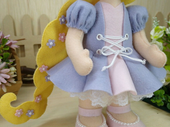 Boneca Rapunzel em Feltro - Enrolados