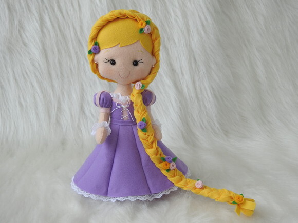 Boneca Rapunzel em Feltro - Enrolados