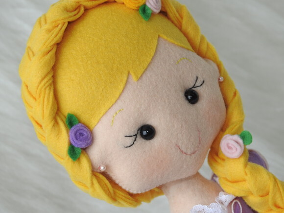 Boneca Rapunzel em Feltro - Enrolados