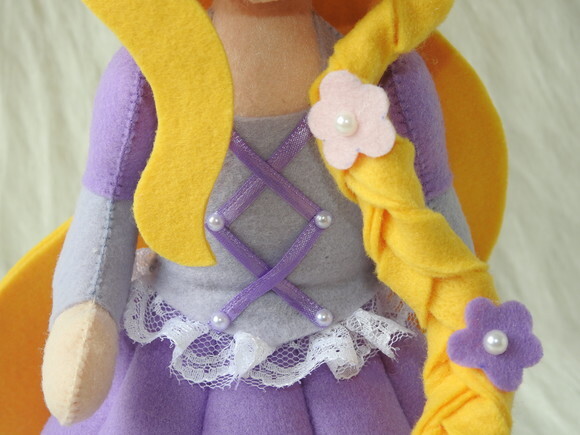 Boneca Rapunzel em Feltro - Enrolados