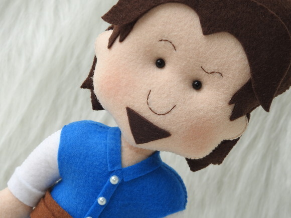 Boneco Flynn Rider em Feltro- Enrolados 30 cm