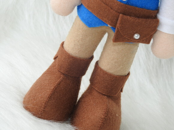 Boneco Flynn Rider em Feltro- Enrolados 30 cm