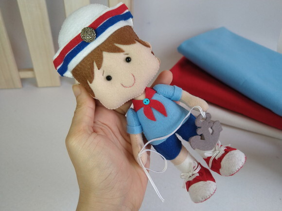 Boneco Menino Marinheiro de Feltro - Chamar Chat