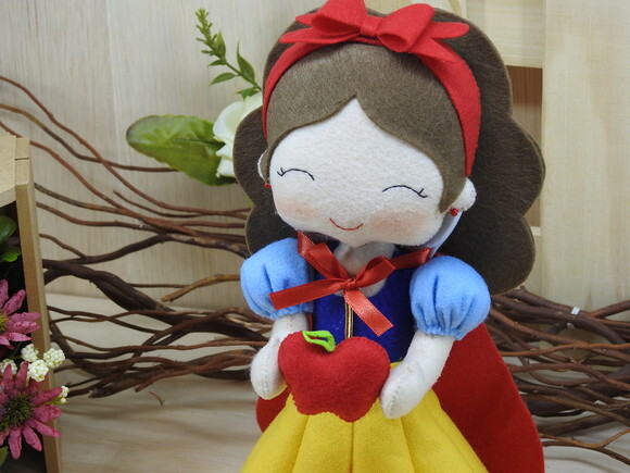 Branca de neve em feltro