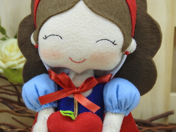Branca de neve em feltro