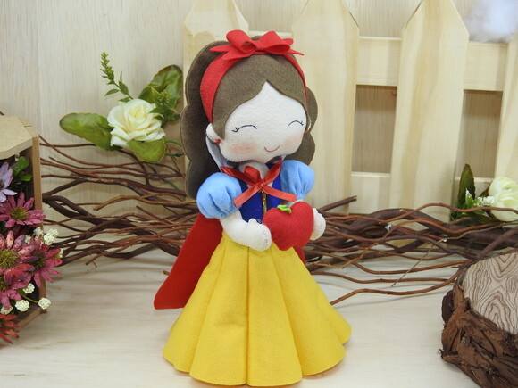 Branca de neve em feltro