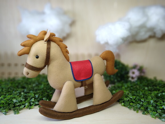 Cavalinho de Balanço em Feltro