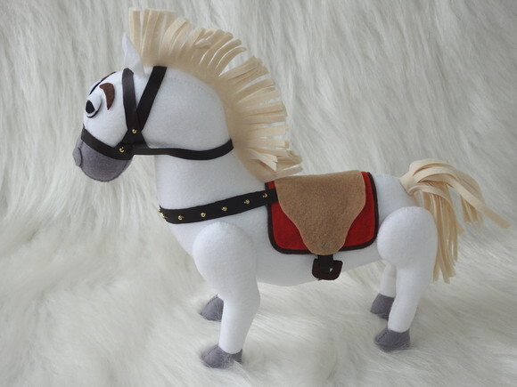 Cavalo Maximus Em Feltro - Enrolados