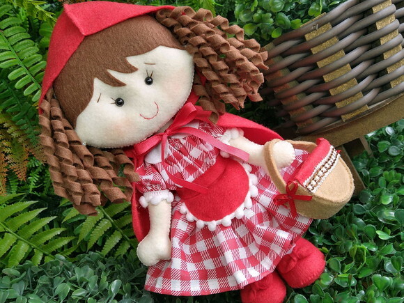 Chapeuzinho Vermelho em Feltro - 28 cm