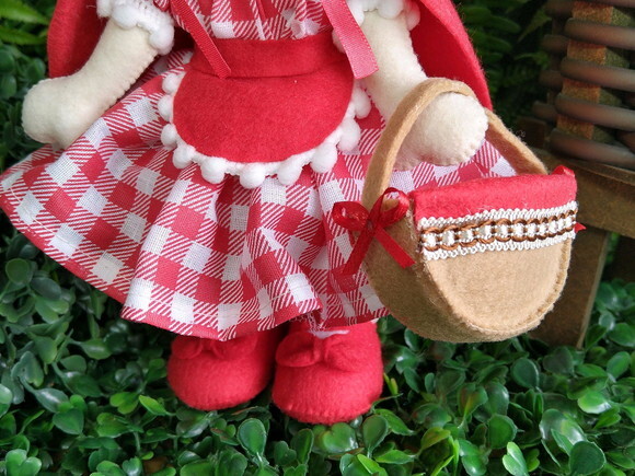 Chapeuzinho Vermelho em Feltro - 28 cm