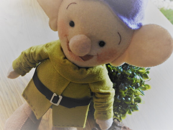 Dunga 3 D em Feltro - Branca de Neve - Chamar Chat