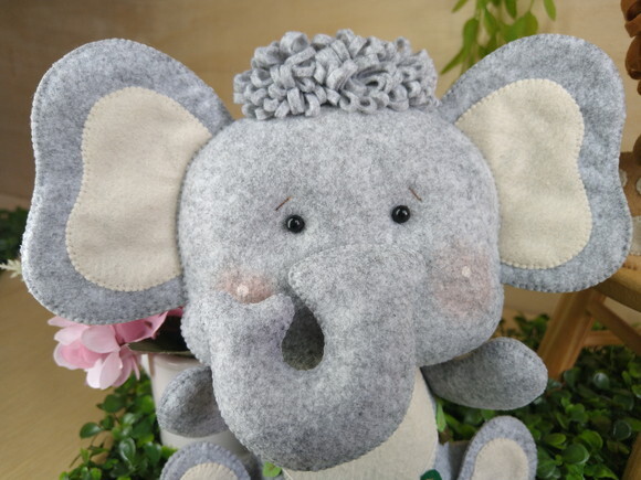 Elefante em Feltro* Chamar Chat
