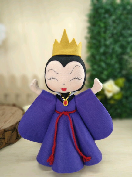 Rainha má em feltro